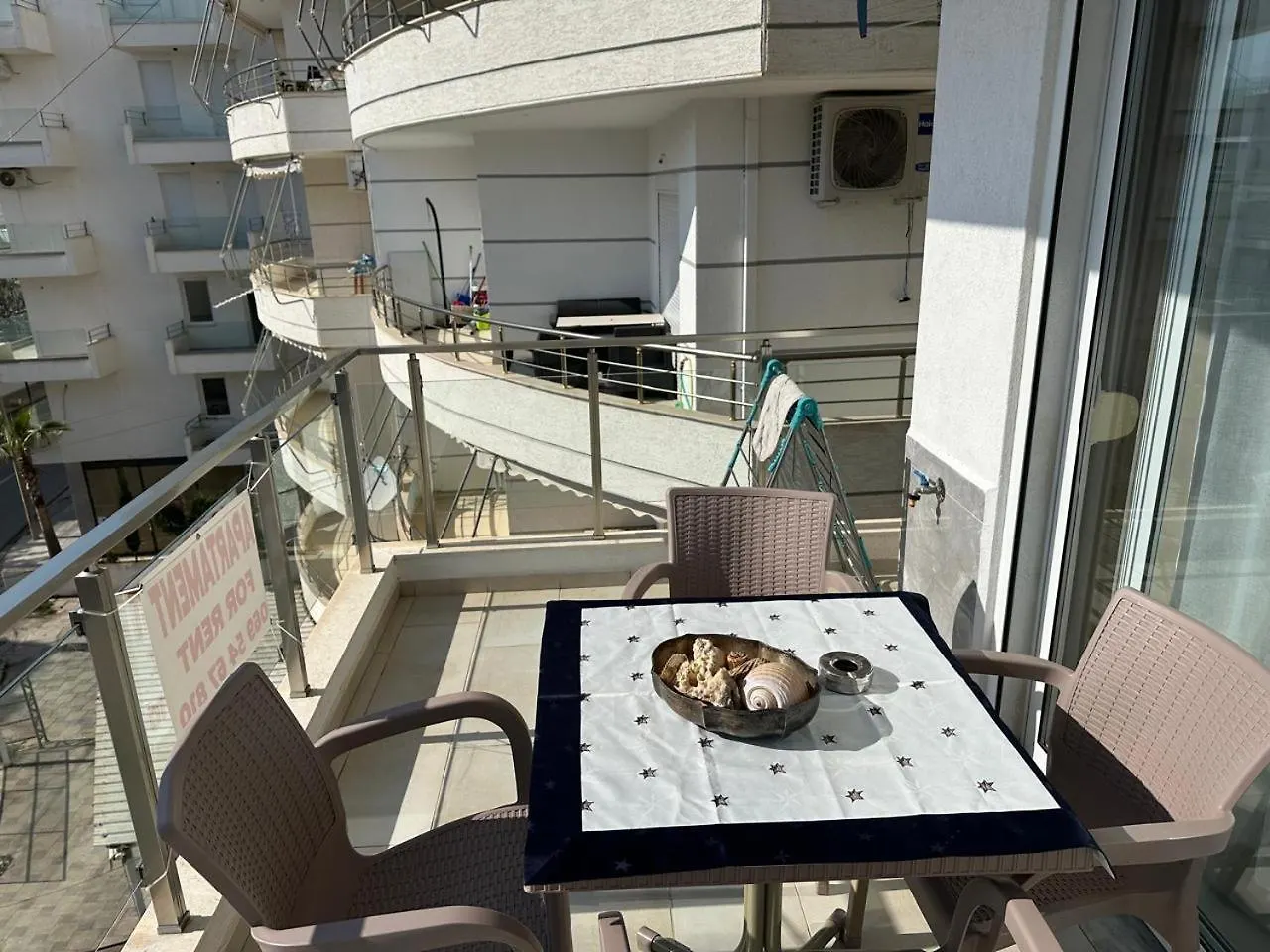 Orges Apartament Saranda Polisi i Vogel アパート